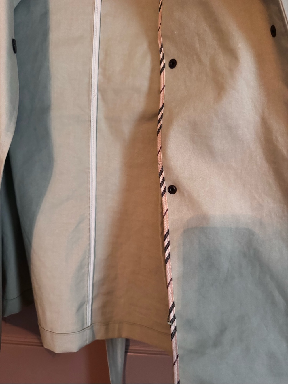 Burberry Cream Coat with Black Logo Patch - Picture 4 of 9